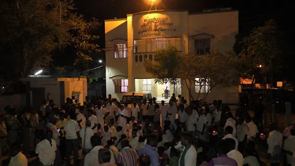 ADMK_Police (2)